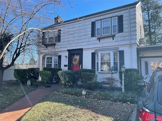 27 Birch Ln, Valley Stream, NY 11581