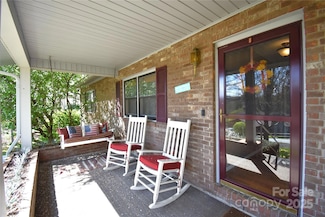 37 Hillside Dr E, Etowah, NC 28729