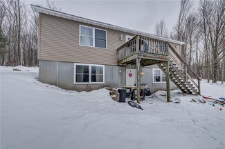 14 Hong Kong Rd, Parish, NY 13131
