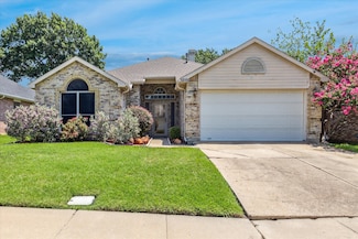 5219 Tennis Villa Dr, Arlington, TX 76017