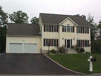 26 Larkin Ln, Hopedale, MA 01747