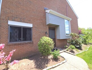 16 Rosewood Dr Unit 18-04, Stoughton, MA 02072