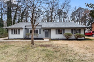 7124 Lake Dr, Matthews, NC 28104