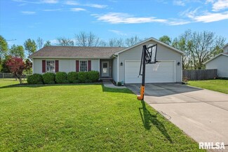504 N Bitterroot Dr, Athens, IL 62613
