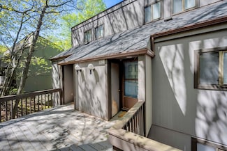130 Cross Country Ln, Tannersville, PA 18372