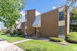 21 Dickinson St Unit K, Mount Clemens, MI 48043