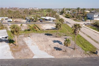 13610 Knot Dr, Fort Myers, FL 33908