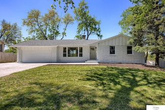 7633 Windsor Dr, Omaha, NE 68114