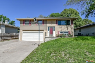 5924 Elkcrest Dr, Lincoln, NE 68516