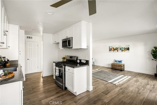 700 W La Veta Ave Unit I11, Orange, CA 92868