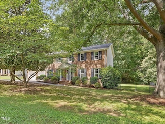 128 Castlewood Dr, Cary, NC 27511