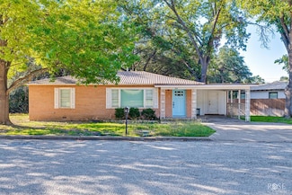 108 Manor St, Sonora, TX 76950