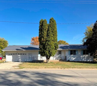 315 6th St S, Winthrop, IA 50682