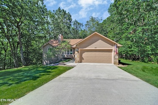 207 Overlook Ln, Crossville, TN 38558