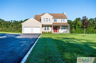 43 Fresh Ponds Rd, Monroe Township, NJ 08831