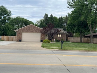 1004 W City Limits Rd, Yankton, SD 57078