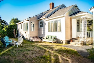 13 Douglas St, Lisbon Falls, ME 04252