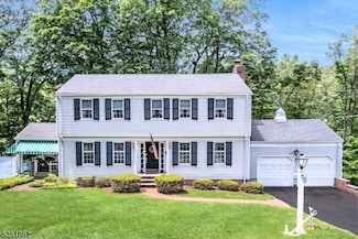 57 Thunderbird Dr, Oakland, NJ 07436