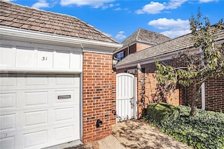 31 Compton Ct, Prairie Village, KS 66208