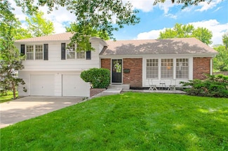 7801 Colonial Dr, Prairie Village, KS 66208