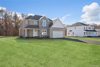 2 Fourth Ave, Centereach, NY 11720