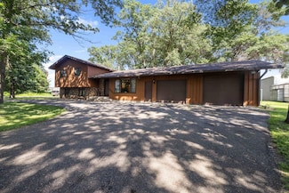 1706 Riverview Dr, Little Falls, MN 56345