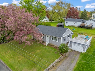 7 Hewey St, Lisbon Falls, ME 04252