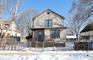 921 S Victory St, Waukegan, IL 60085