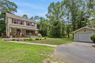13 Mary Ln, Tiverton, RI 02878