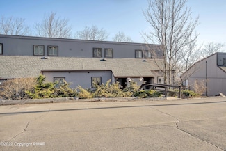 127 Cross Country Ln, Tannersville, PA 18372