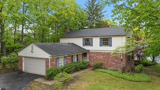 4948 Hardwoods Dr, West Bloomfield, MI 48323