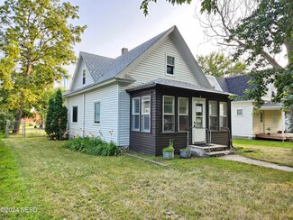 208 Pioneer Ave, Hayti, SD 57241