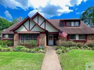 4 Woodcliff Dr, Texarkana, TX 75503