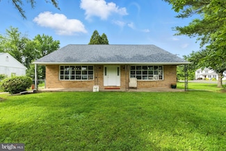 114 Nursery Ave, Levittown, PA 19057