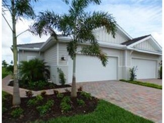 14587 Edgewater Cir, Naples, FL 34114