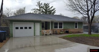 1428 N 6th St, Mankato, MN 56001