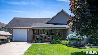 1113 Walnut St, Buffalo, IA 52728