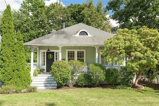 30 Clarke Rd, Barrington, RI 02806