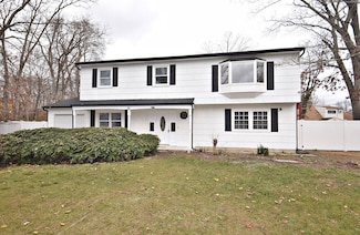 21 Hancock St, Islandia, NY 11749