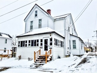 705 N 7th St, Apollo, PA 15613