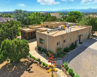6106 Hoochaneetsa Plaza N, Cochiti Lake, NM 87083