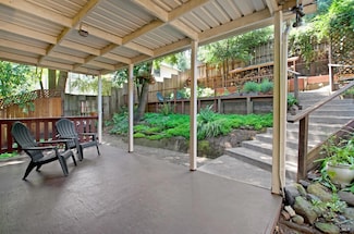 10236 Old River Rd, Forestville, CA 95436