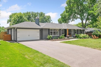 5041 W 56th St, Edina, MN 55436