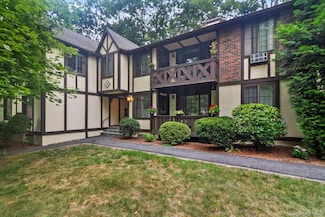 36 Foxwood Dr Unit 6, Pleasantville, NY 10570
