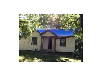1017 NE Maple Dr, Kansas City, MO 64118