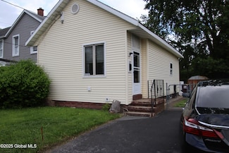 39 Old Mariaville Rd, Rotterdam, NY 12306