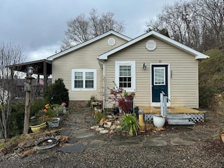141 Cliff St, Fries, VA 24330