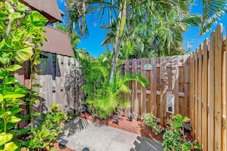 3530 E Gardens B Dr E Unit B, Palm Beach Gardens, FL 33410