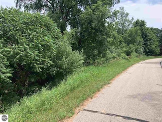 1006/1008 Laredo Dr, Lake Isabella, MI 48893