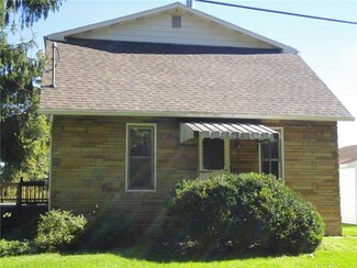 118 Center Church Rd, Grove City, PA 16127